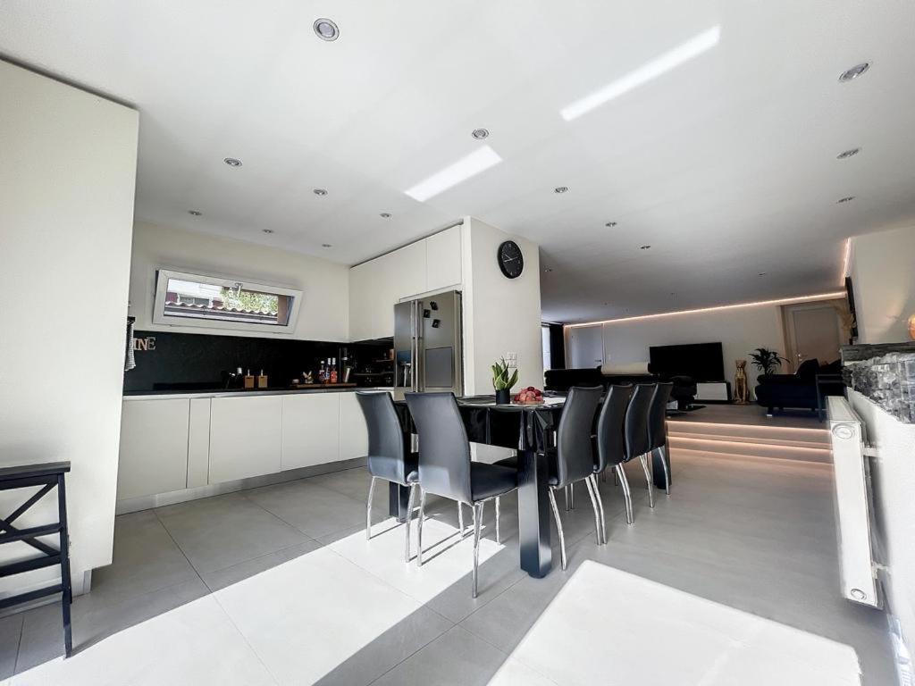 Appartement Moderne Avec Terrasse Et Piscine A Chatel Sur 벡스 외부 사진